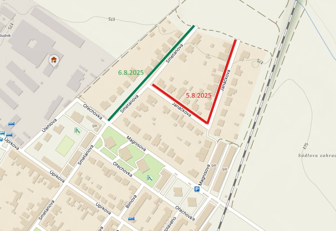 Vážení obyvatelé, na základě vyjádření zhotovitelské firmy Swietelsky Vás informujeme, že plánovaná pokládka živičných vrstev (asfaltu) ve dnech 5. –6. srpna 2025 v ulicích Janáčkova a Smetanova se odkládá z důvodu technické poruchy stavebního stroje. O náhradních termínech vás budeme včas informovat. Děkujeme za pochopení a omlouváme se za případné komplikace.