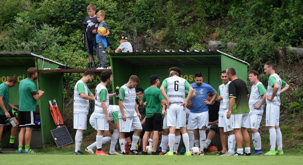Ostrá fotbalová realita klepe na dveře a A-tým SK Slatinice je připraven poprat se o první body v nové sezóně 2025/2026. Kádr doplněný o nové posily chce navázat na to nejlepší z minulé sezóny, vylepšit postaven v tabulce a ukázat věrným fanouškům, že se mají na co těšit.