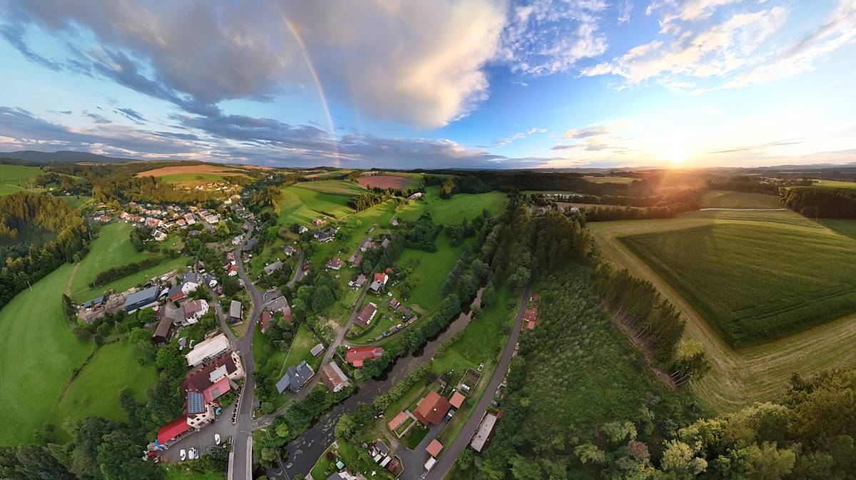 Zvěřinové hody - 16.8. 2025 od 15. hodin myslivecká chata Nekoř Jablofest - 16.8. 2025 Jablonné nad Orlicí v areálu koupaliště a stadionu Letní kino Letohrad - 14.8. 2025 film Jak se nám to mohlo stát od 20:45 hodin. Noční strašidelné prohlídky - 8.8. 2025 Letohrad, na prohlídku je nutné se předem objednat.