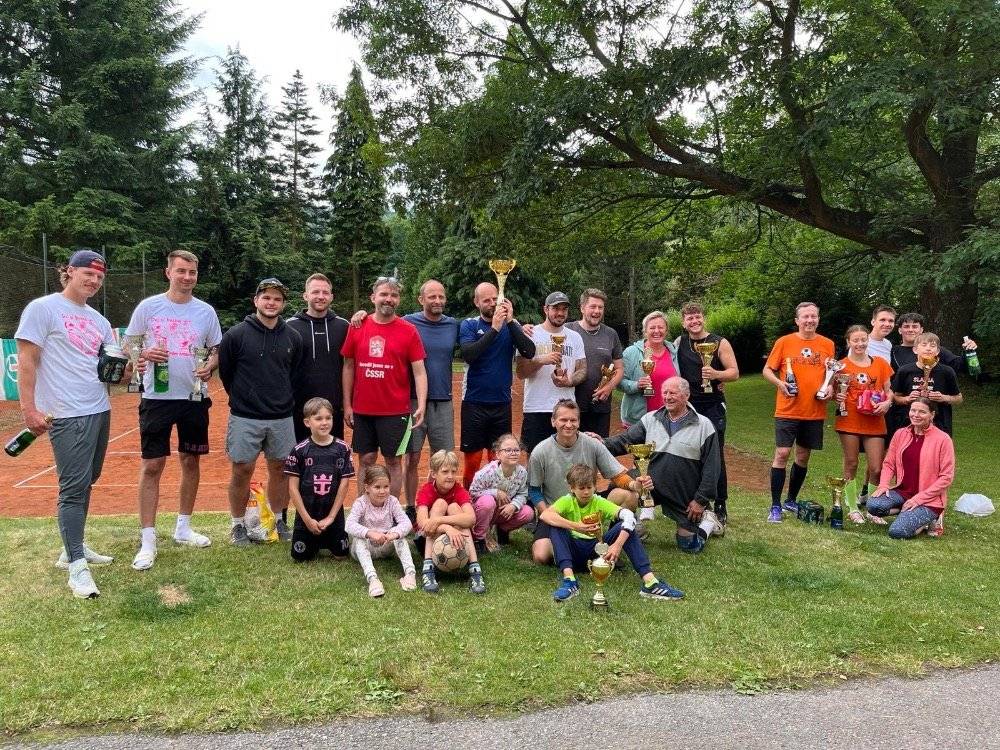 TJ Tatran Holčovice uspořádal v červenci tradiční sportovní akci Míčový sedmiboj dvojic.  Letošního 13. ročníku se zúčastnilo celkem 6 mužských a 3 smíšené dvojice. I přes nepříznivou předpověď meteorologů proběhl turnaj bez jakéhokoliv omezení počasím.  Ve smíšených dvojicích zvítězila Dita Krčová a Aleš Prchal, na 2. místě Bája a Honza Musálkovi a 3. místo obsadili Borovky 2.  V mužské kategorii zvítězili Petr Musálek a Martin Hradil, 2. místo Radim Štěpánek a Tomáš Rousek, 3. místo Jakub Moravčík a Václav Eichler, 4. místo Matěj Vyležík a David Kvasnica, 5. místo Tomáš Včelný a Michal Moravčík a 6. místo Mojmír Drábek a Libor Navrátil.  Děkujeme penzionu Eliška za poskytnutí zázemí a přípravu občerstvení.