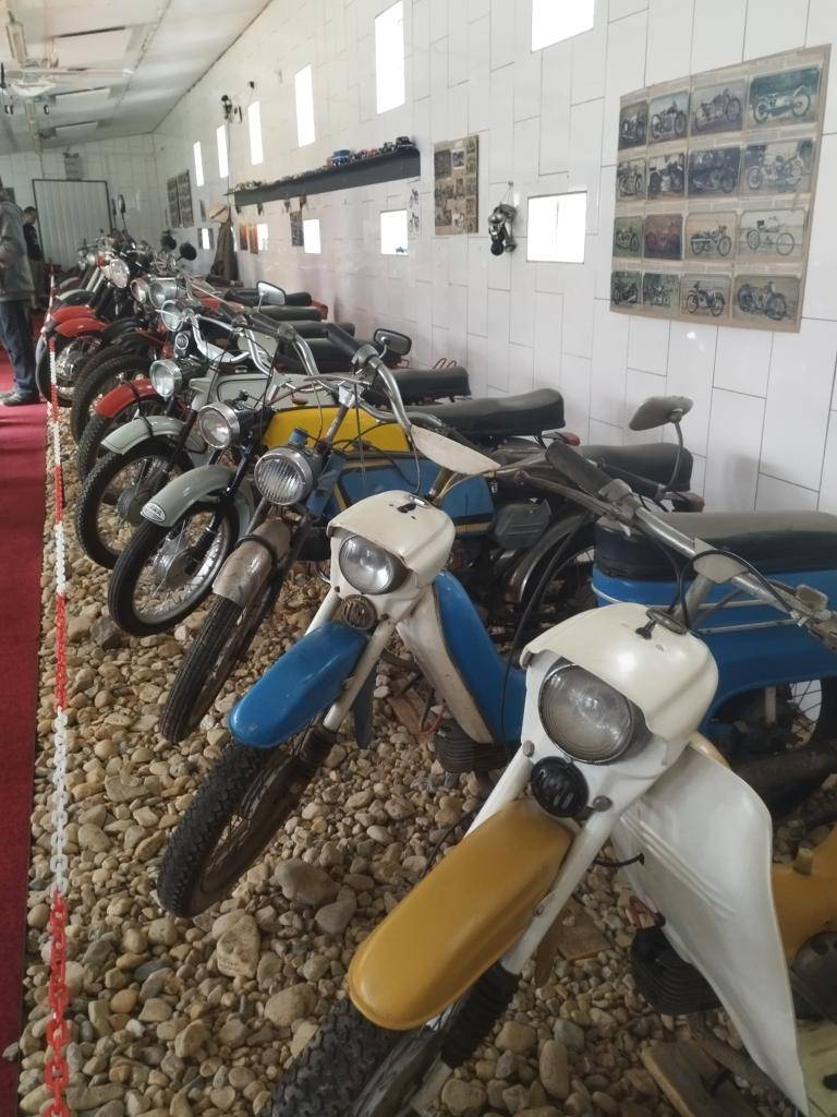 Zveme vás na prohlídku muzea motocyklových veteránů, která se uskuteční 16. srpna 2025 od 12:00 do 18:00. Vstupné je dobrovolné a těšit se můžete na vystavené exponáty.