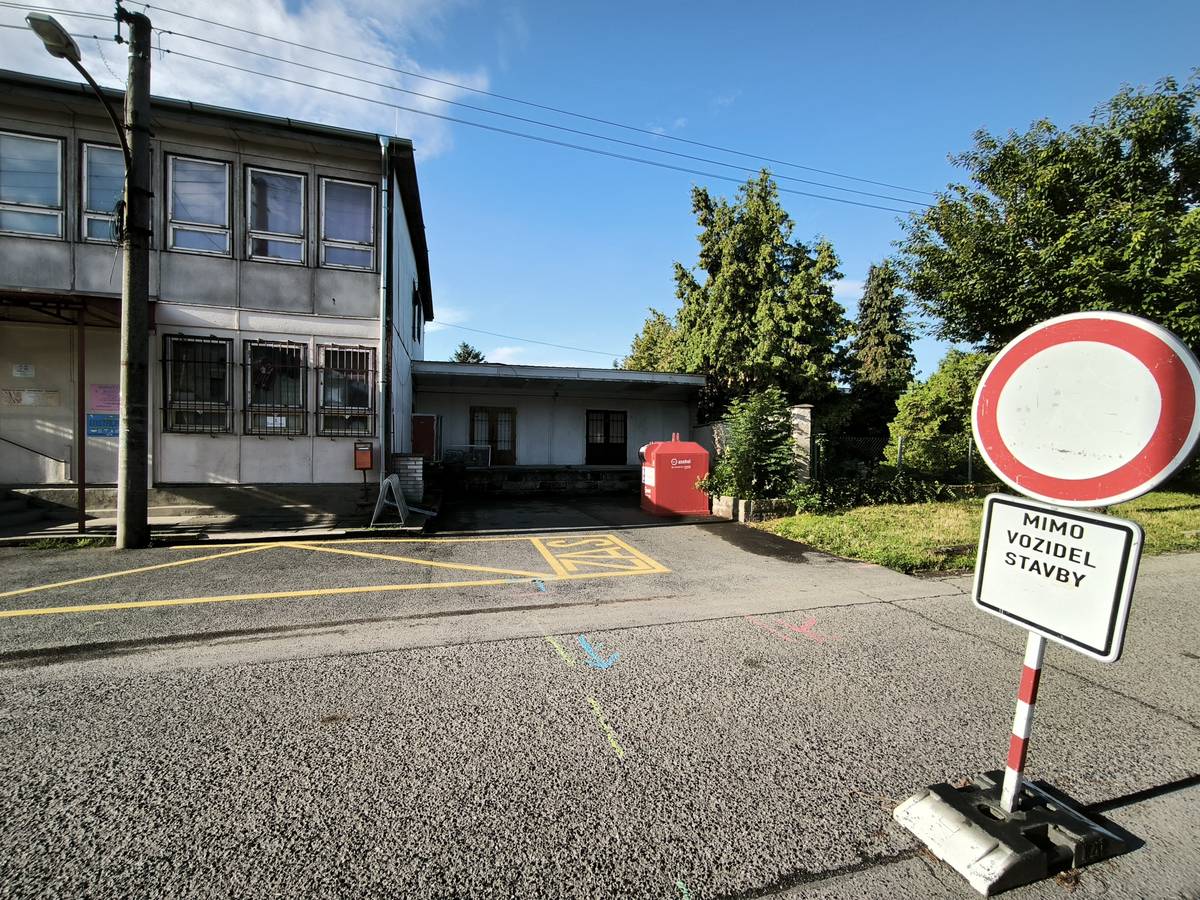 Upozorňujeme občany, že rekonstrukce vodovodního řadu se posunula k Domu služeb (Tesko), v ulici Nová 275. Žádáme všechny o zvýšenou opatrnost při pohybu v dané lokalitě. Provoz Domu služeb zůstává bez omezení. Děkujeme za pochopení.