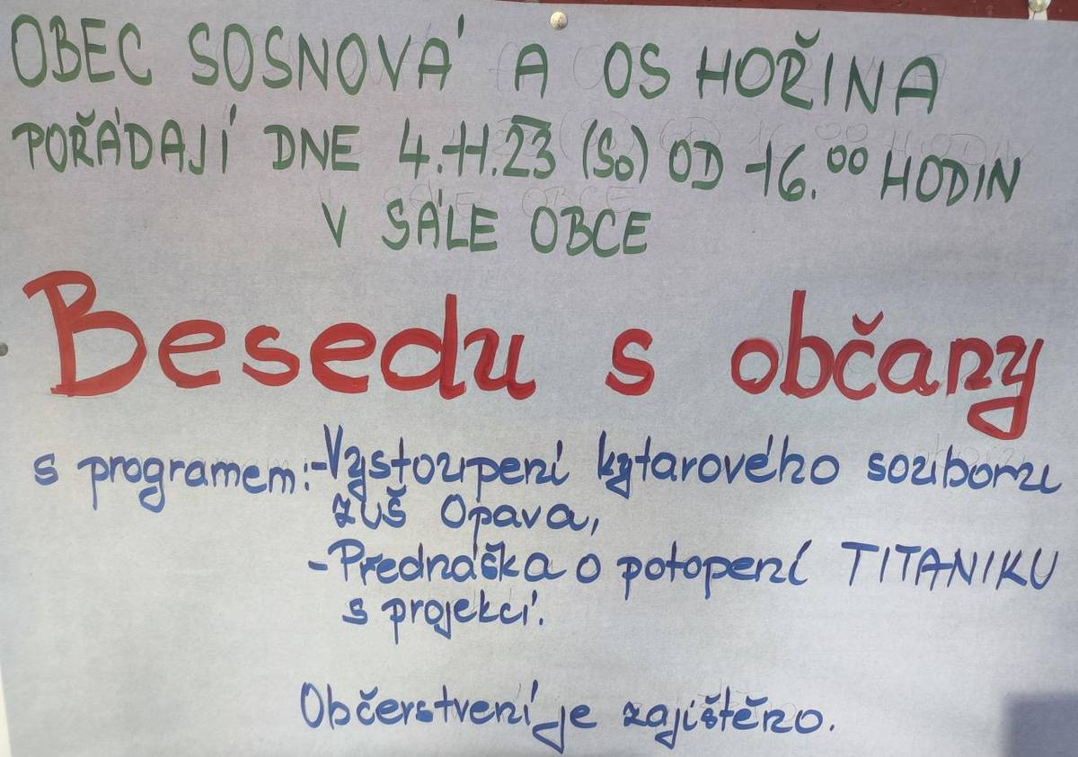 Beseda s občany v obecním sále.