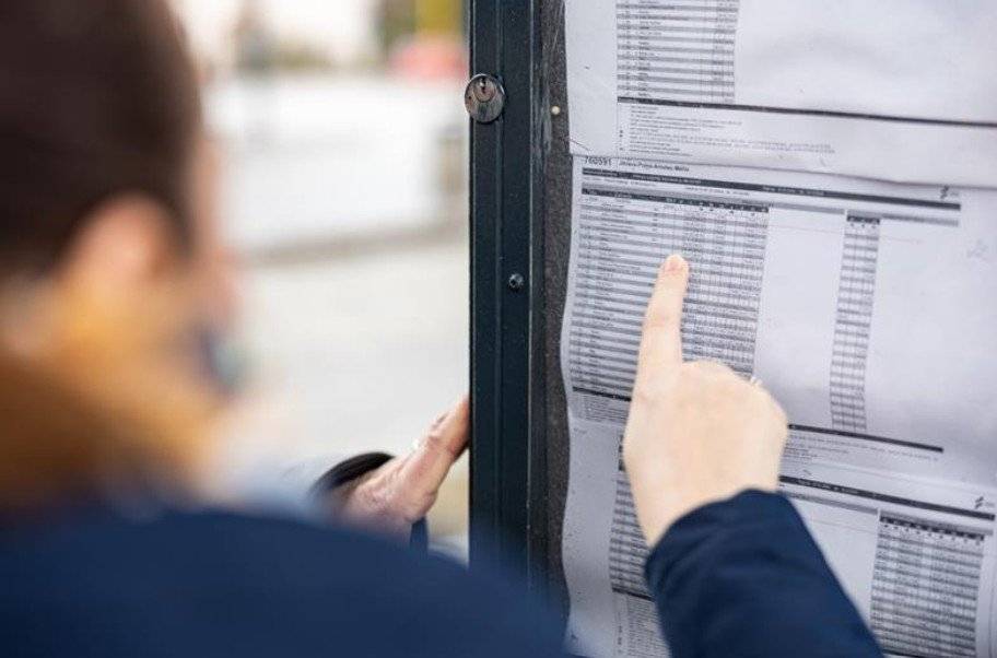 Z důvodu probíhající uzavírky silnice II/354 mezi Ostrovem nad Oslavou a Radostínem nad Oslavou dojde od pondělí 11. srpna k dočasným změnám jízdního řádu autobusových linek 841104, 841116, 842110 a 842117.