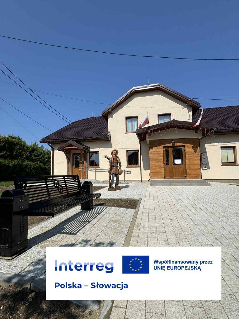 Projekt "Karpatský Włóczykij - rozvoj spoločného cestovného ruchu v poľsko - slovenskom pohraničí" realizovaný v rámci programu Interreg PL-SK v partnerstve obce Holčíkovce a gminy Bukowsko postupuje v napĺňaní konkrétnych cieľov projektu.