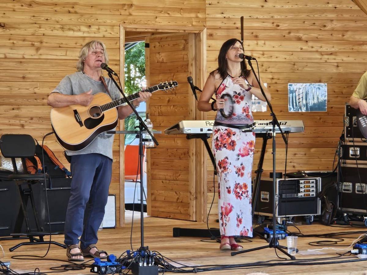 Reportáž z vystoupení hudební skupiny Žalman a spol.