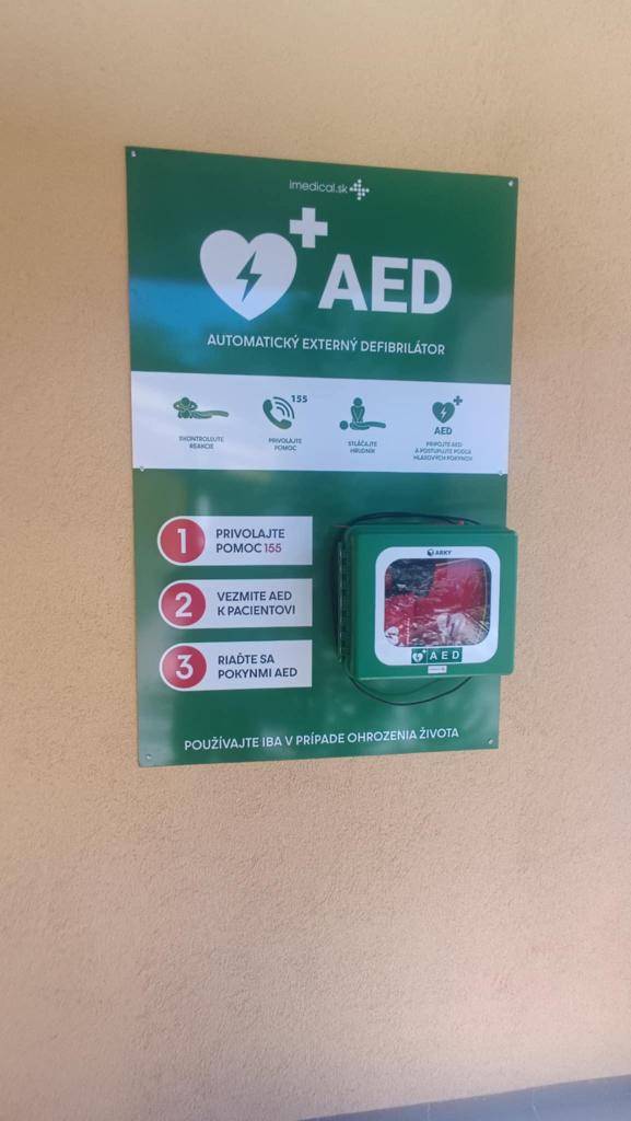 Dobrovoľný hasičský zbor v Pači a Obecný úrad Pača oznamuje, že na terase pri vstupe do Obecného úradu bol nainštalovaný automatický externý defibrilátor (AED)