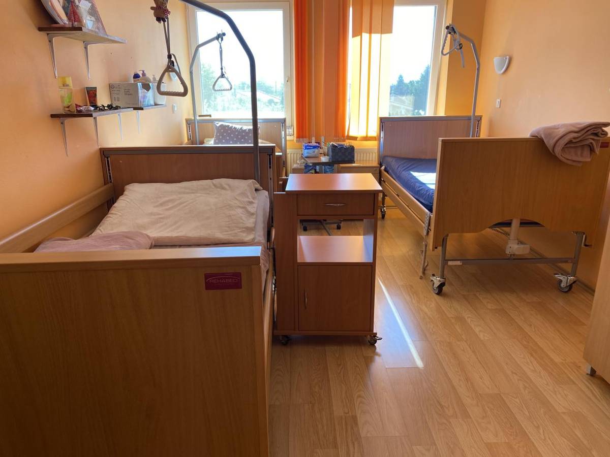 Dotácia na podporu rozvoja sociálnych služieb smerovala do Domova pokoja Žofie Bosniakovej. Ministerstvo práce, sociálnych vecí a rodiny Slovenskej republiky poskytlo zariadeniu sociálnych služieb Domov pokoja Žofie Bosniakove v Tepličke nad Váhom príspevok v sume 10.910 Eur.