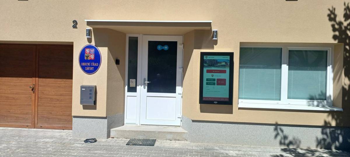 Milí občané,   nově zateplená fasáda byla doplněna novou úřední deskou.