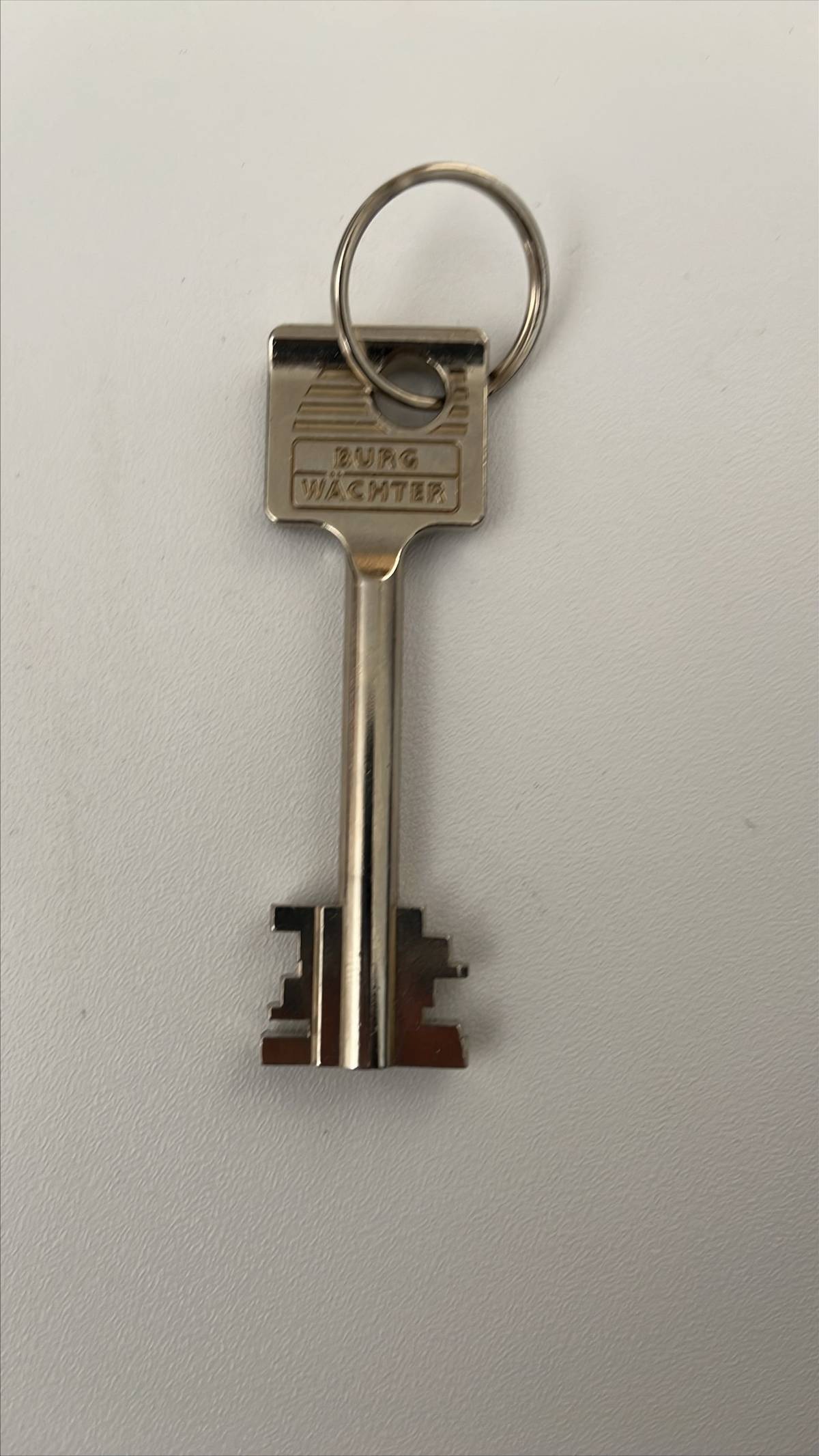 Dne 13.8.2025 se našel klíč u Střední školy stavebních řemesel Brno-Bosonohy - vedle kontejnerů. ❗Nalezený klíč bude k vyzvednutí na sekretariátu ÚMČ Brno-Bosonohy, Bosonožské nám. 1, 642 00 Brno. ❗