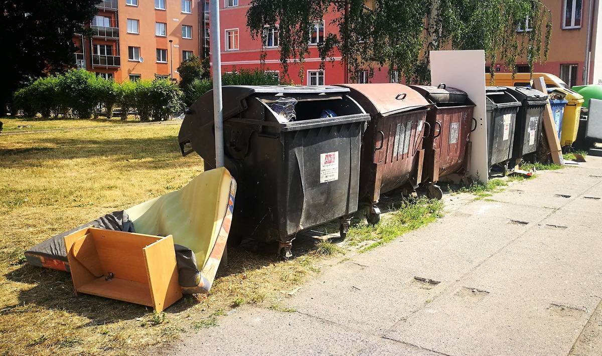 Přehled termínů ve 2. pololetí 2025 pro svoz odpadu (nebezpečného, papíru, plastů, skla), seznam umístění sběrných nádob na textil a elektroodpad, a také přehled sběrných dvorů pro objemný odpad a bioodpad, naleznete v příloze.