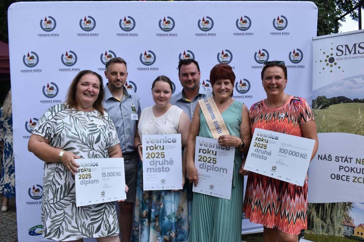 V pátek 15.8. jsme převzali ocenění za 2. místo v soutěži Vesnice roku Jihočeského kraje 2025! A to není všechno – naše knihovna získala také titul Jihočeská knihovna roku 2025.  Radost z ocenění jsme sdíleli i s našimi občany, kteří vyrazili s námi. Děkujeme, že jste u toho byli!