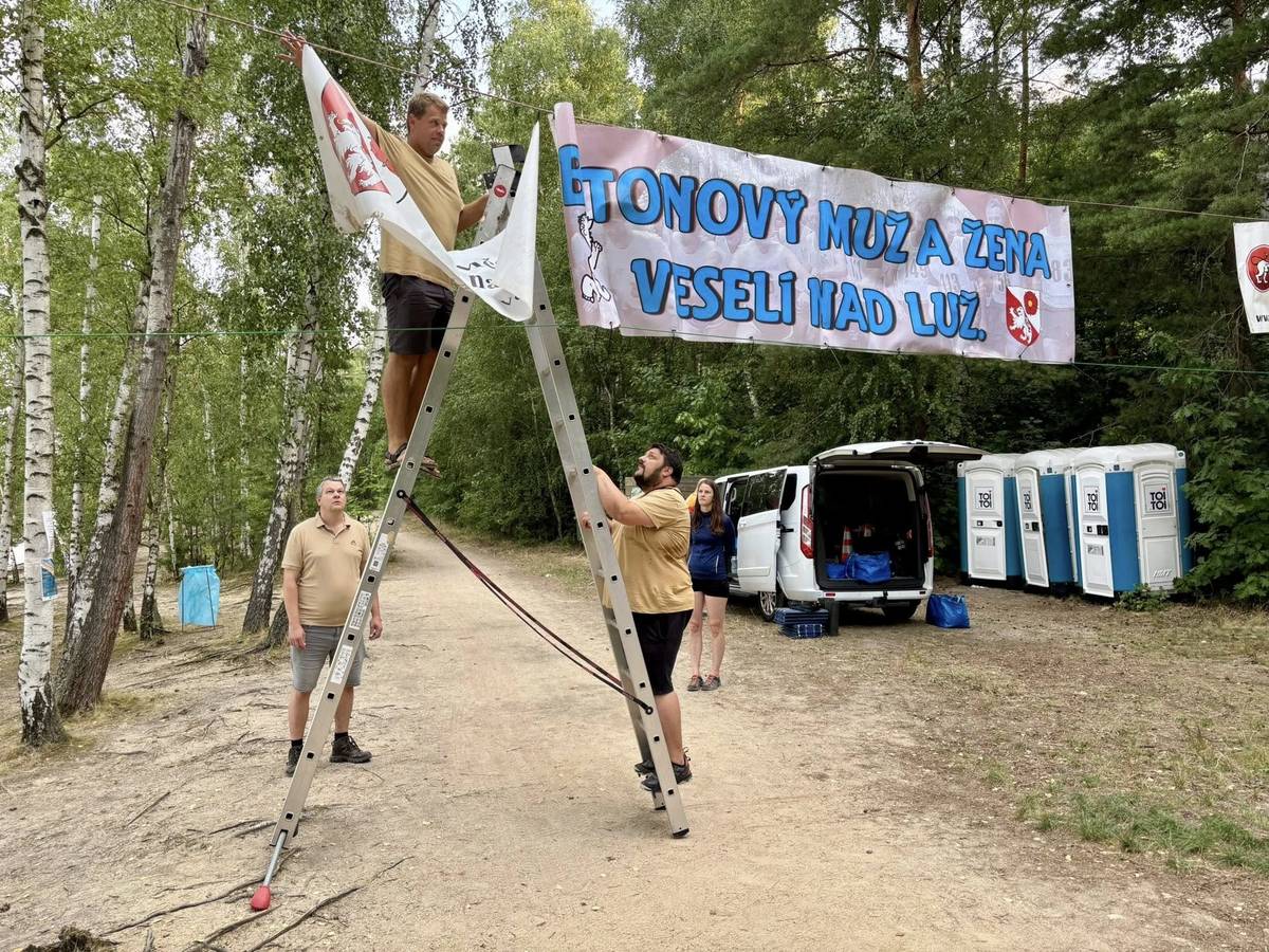 204 účastníků rekreačního triatlonu Betonový muž a žena je jeden z nevyšších počtů za uplynulých 42 ročníků!  Výsledky a fotografie přiblížíme v pondělí na informačních kanálech města. Nyní alespoň velké poděkování všem, kteří se podíleli na organizaci závodu a pár fotek z telefonu.  👉 Infocentrum města  👉 Skauti ze střediska Racek 👉 Městská policie 👉 Policie ČR 👉 Maba Prefa s.r.o. 👉 SDH Veselí n.L. a Tábor 👉 Místní skupina Českého červeného kříže 👉 Zdeněk Matlas 👉 Veselské pískovny - Luděk Lou Myler 👉 a další firmy a dobrovolníci DĚKUJEME!