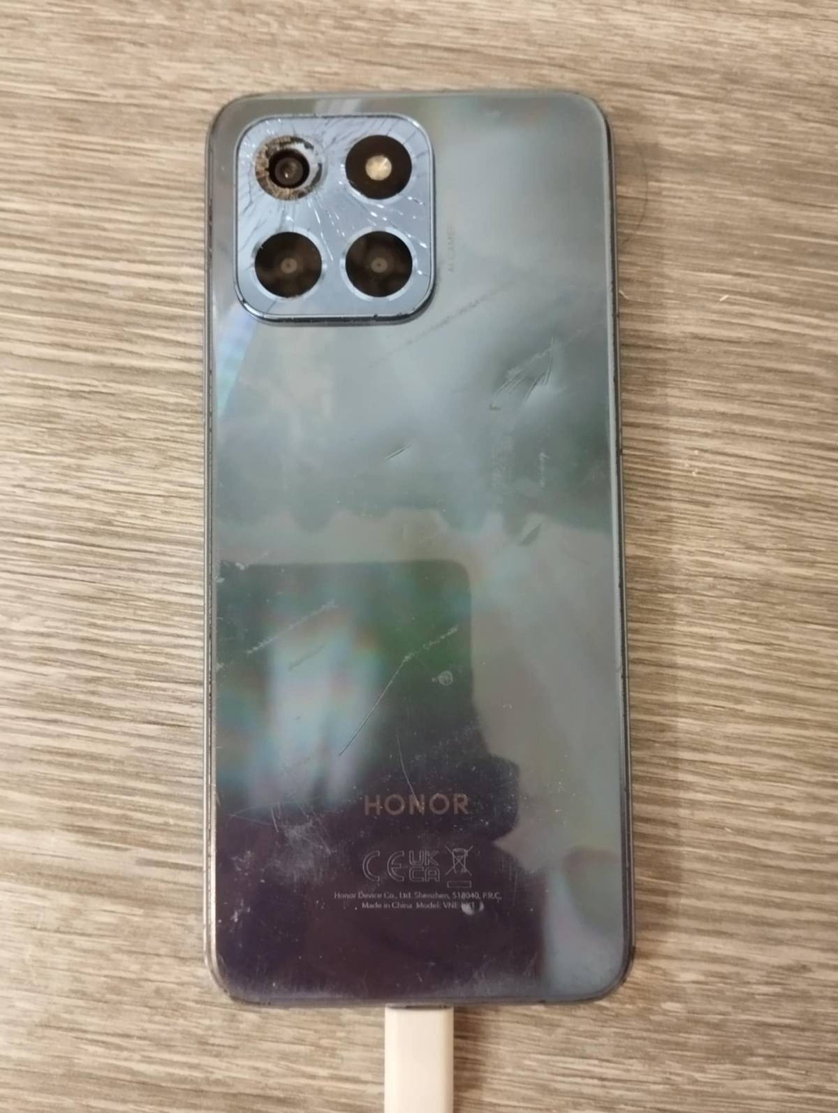 Nalezený mobil v Prachovících v ulici Ke Stadionu, před č.p. 102.  K vyzvednutí na OÚ.