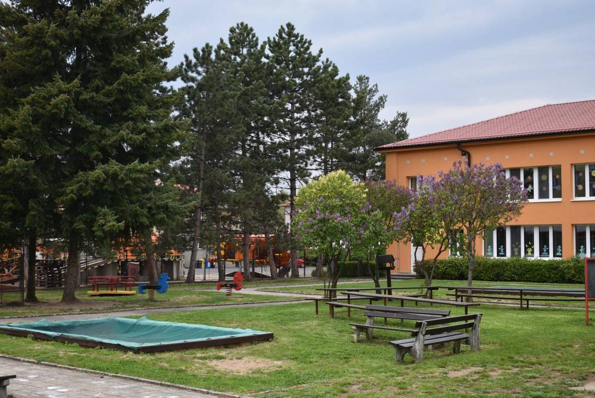 Rada města Žatce na svém srpnovém jednání opakovaně vyhlásila výběrové řízení na zhotovitele zakázky, jejímž cílem je revitalizovat zahradu u mateřské školy v ulici Otokara Březiny. Původní výběrové řízení radní zrušili, protože se do něj nikdo nepřihlásil.