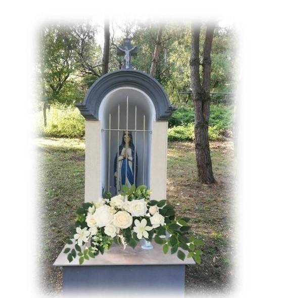 Obec Lackovce Vás srdečne pozýva na  Svätú omšu pri kaplnke  v lese vo štvrtok 28. augusta 2025  o 16.30 hod. v časti miestneho lesa „Nad dolinu“.