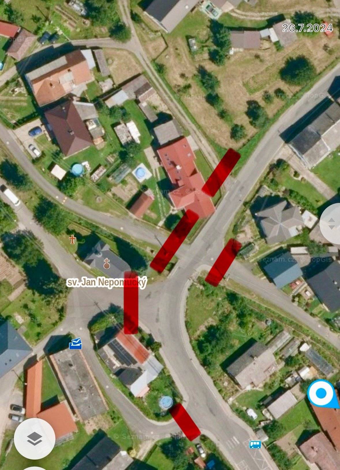 Vážení spoluobčané, ve čtvrtek 28.8. a v pátek 29.8. budou zcela uzavřeny přejezdy přes nově budovanou komunikaci v obci. Nebude tedy možné projet na horní konec. Důvodem bude pokládka nového povrchu komukinace.  V těchto dnech bude platit přísný zákaz přejezdu přes komunikaci. Kdo poruší tento zákaz, bude hradit vzniklé škody na vozovce i na svém voze. Dále by nerespekování zákazu ohrozilo otevření průjezdu pro autobusy od 1.9. Děkujeme za Vaši spolupráci a omlouváme se za komplikace Marek Král - místostarosta