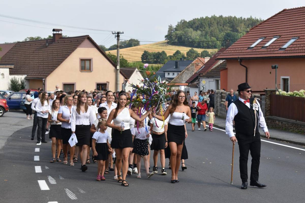 Máme za sebou krásnou konopickou! Dorazilo opravdu hodně lidí, počasí nám přálo a společně jsme si užili den plný hudby, tance a dobré nálady. Atmosféra byla skvělá a jsme moc rádi, že jste byli u toho.