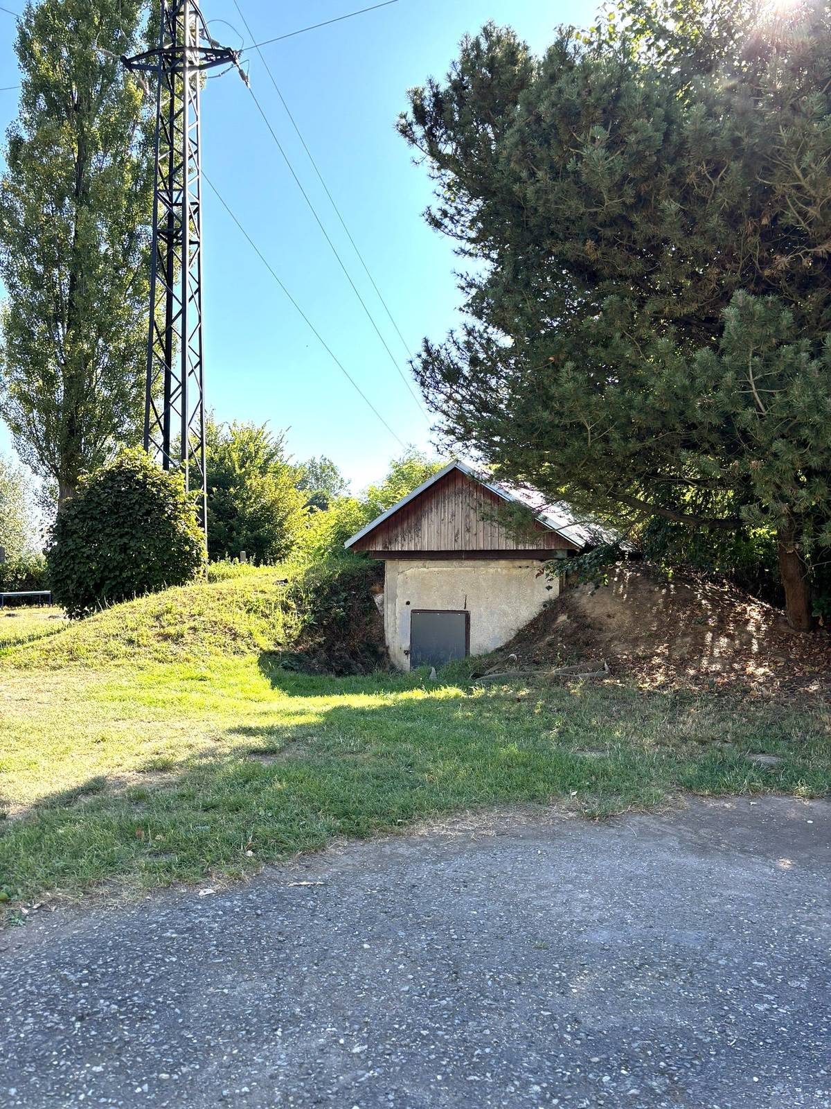 👍🏻 rozhodla o zahájení veřejné zakázky na úpravu jímacího objektu pro zálivku sportovišť areálu TJ 👍🏻 rozhodla vybrat ve veřejné zakázce na opravu vodovodních řadů na Malém náměstí firmu ČEVAK a.s. 👍🏻 rozhodla o zahájení veřejné zakázky na revitalizaci vnitrobloku Ak. Bydžovského (RPS U Zastávky IV. etapa)  👍🏻  souhlasila se stavbou přípojek NN pro 5 RD v místech navazujících na ulici Kozí (Růžovou) 👍🏻 souhlasila s novým návrhem trasy cyklokrosového závodu „Český pohár HSF SYSTEM CUP 2025“ v lokalitě pískoven Veselí a Vlkov. Všechna usnesení z RM najdete na webových stránkách města:  veseli.cz - usneseni z RM