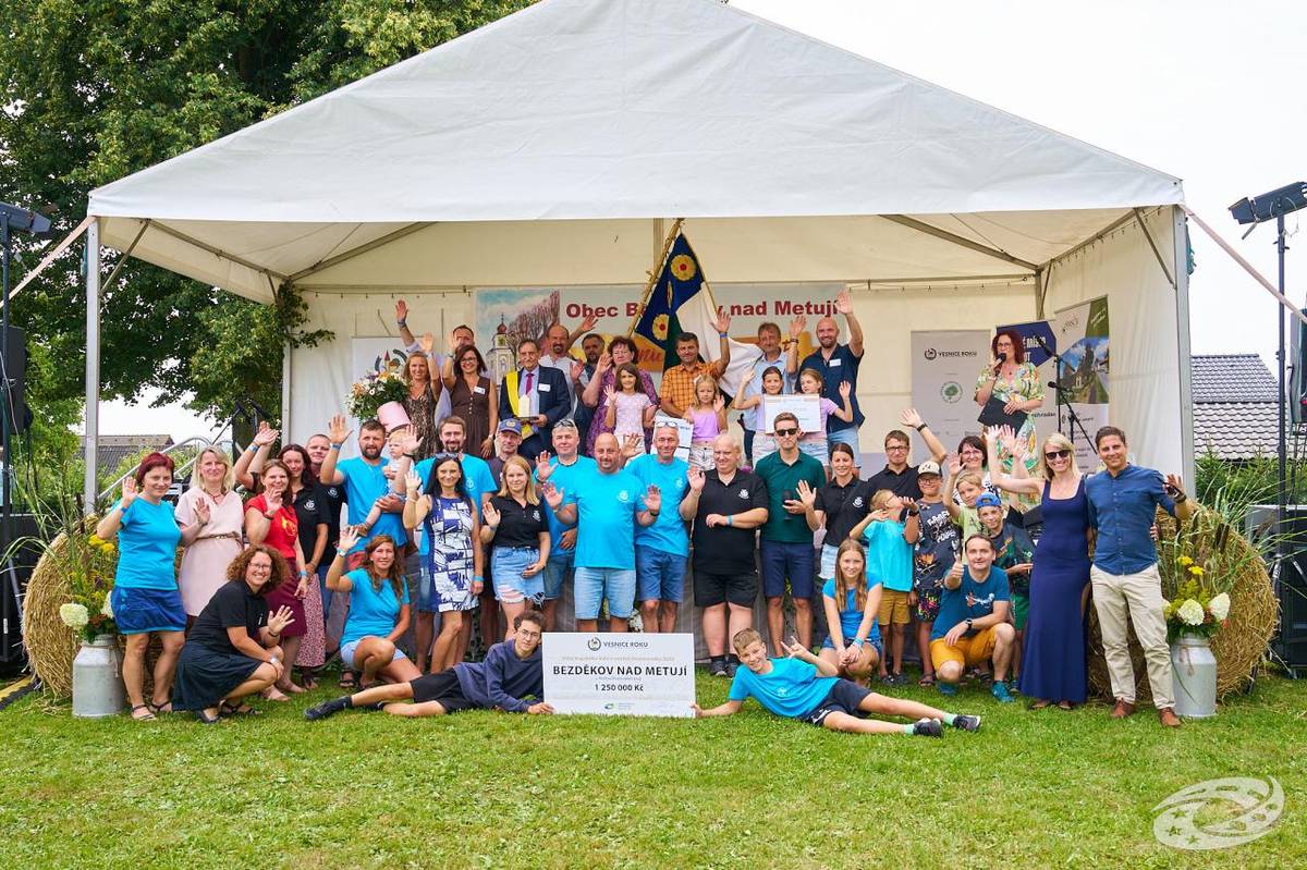 V sobotu 16. srpna 2025 se Bezděkov nad Metují stal dějištěm slavnostního vyhlášení krajského kola soutěže Vesnice roku 2025.