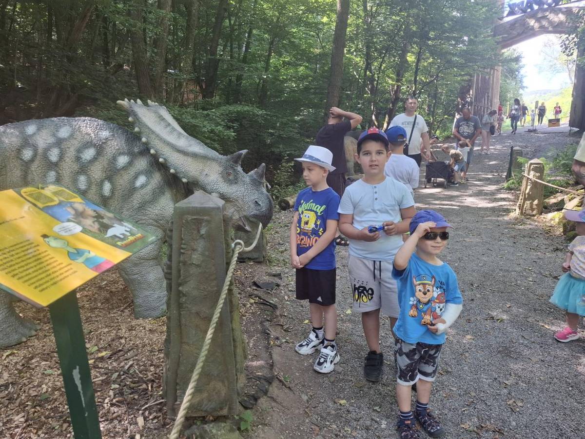 Dlho očakávaný spoločný autobusový výlet detí a rodičov z MŠ Veľké Ozorovce sa uskutočnil  25.06.2025. hneď ráno sme nasadli do autobusa vybrali sa na cestu do Košíc – časť Kavečany – kde sa košická ZOO nachádza.