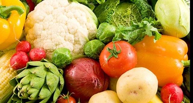 Soukromý prodejce z Dolních Kounic bude zítra v úterý 26. 8. v 9:30h na městečku nabízet:  meruňky a borůvky 79 Kč/kg rajčata a kapie 39 Kč/kg brambory 13 Kč/kg a další kořenovou zeleninu.