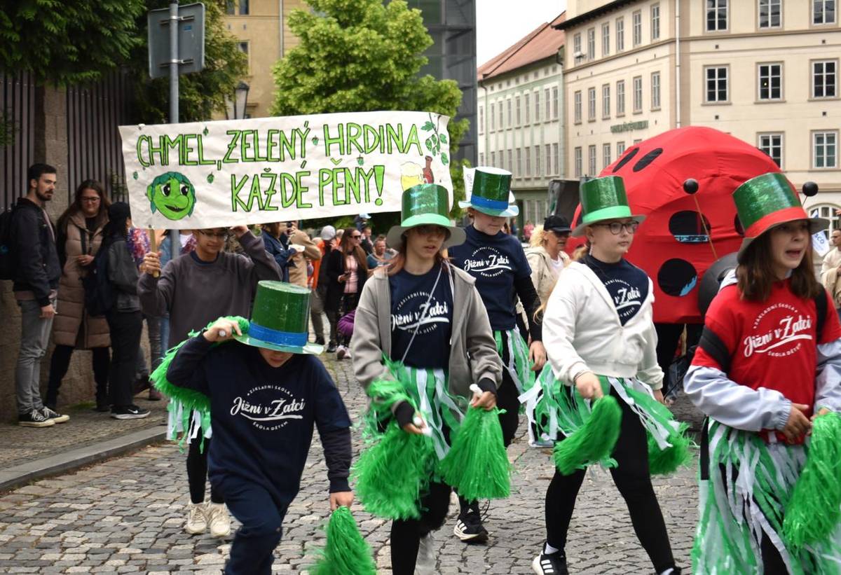 V sobotu 6. září 2025 Žatec oživí slavnostní atmosféra průvodu, který bude součástí 68. Dočesné.