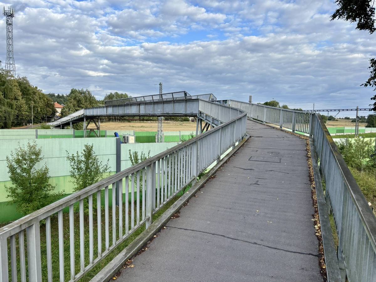 ADMINISTRATIVA ℹ️ v týdnu byla uzavřena smlouva na odborně technické posouzení lávky na Tyršovu čtvrť (Rafandu) ℹ️ ve středu proběhla 162. schůze rady města STAVEBNÍ PRÁCE A ÚDRŽBA ℹ️ byla dokončena oprava severního štítu základní školy v Mezimostí ℹ️ Veselské služby zlikvidovaly nálety v okolí Staré radnice z důvodu potřeby digitálního zaměření objektu ℹ️ Správa a údržba silnic Jihočeského kraje obnovila ve městě značení dalších přechodů pro chodce ZAJÍMAVOSTI ℹ️ za Kulturním domem proběhla společenská akce Piknik za kulturákem pořádaný spolkem VeSpolek veselí z.s. ℹ️ Fotbalový oddíl mužů ve svém prvním domácím mistrovském utkání s Chýnovem zvítězil 4:1 (TJ Lokomotiva Veselí nad Lužnicí - fotbalový oddíl)