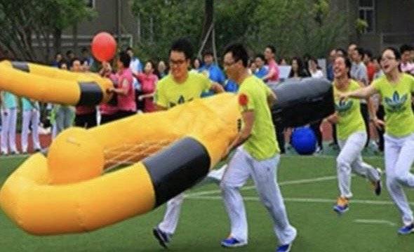 🌊 VELKÁ VODNÍ SLAVNOST 🌊 📍 Obecní hřiště 🕒 Už zítra od 15:00   ✨ Slavnostní otevření vodojemu   👉 Pro děti: 🌳 výprava za žábou 🎈 skákací hrad 💦 zábavné vodní pokusy   👉 Pro dospělé: 🎶 živá hudba 🎾 netradiční “tenisový turnaj” 🐎 netradiční „koňské dostihy“    👉 Pro všechny: 🍰 sladké i slané dobroty 🍹 občerstvení 😂 hromada legrace   Přijďte si užít prima den. ❤️