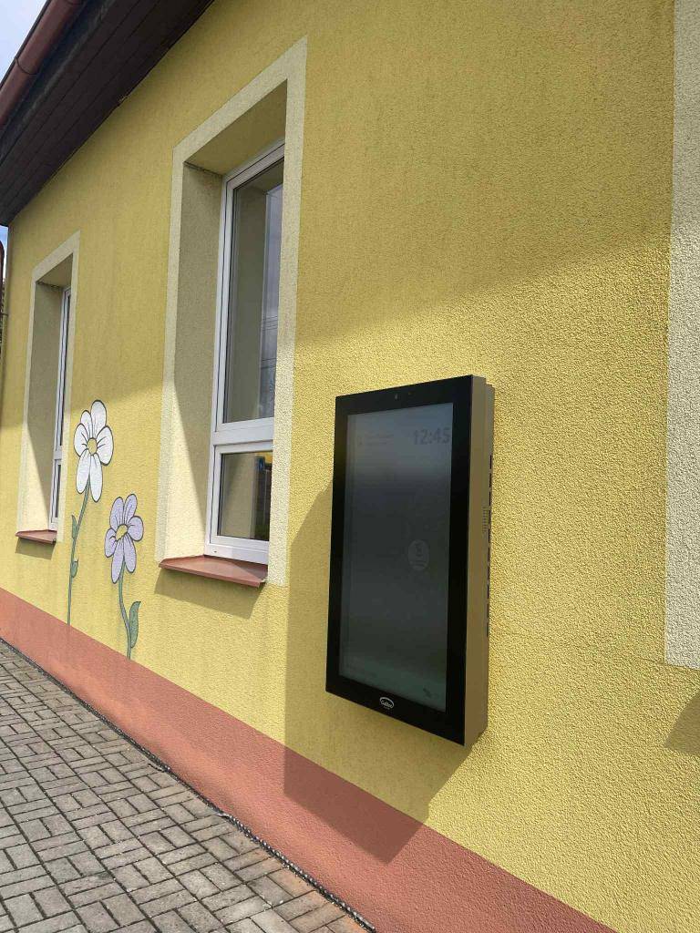 Nově máme v obci Záchlumí umístěnou elektronickou úřední desku. Tento projekt byl realizován s podporou dotace Plzeňského kraje.