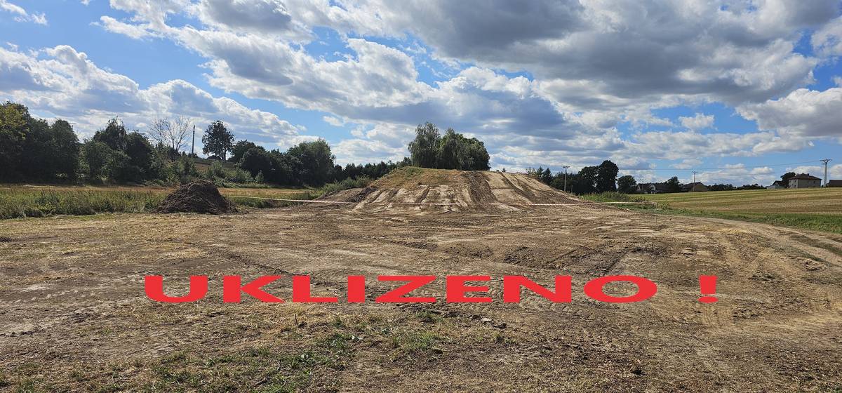 Informujeme občany, že s platností ode dne 25.8.2025 platí         ZÁKAZ SKLÁDKOVÁNÍ  ORGANICKÉHO ODPADU                        větví, listí , kořenů, trávy, v prostorech za  areálem CVA na bývalé skládce. Tento druh odpadu lze nadále  odkládat pouze do přistavených vleček u areálu sběrného místa na ulici Krátké.