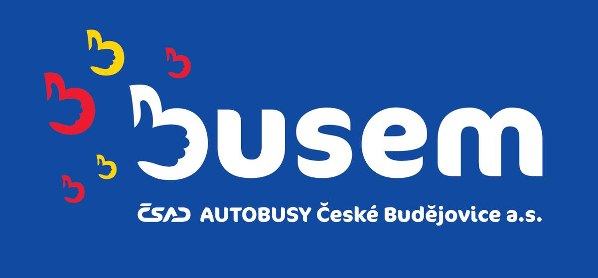 ‼️Odložená akce je tu, nástupiště se přesunou 1. září 2025.‼️ Společnost ČSAD Autobusy České Budějovice, a. s., která provozuje vimperské autobusové nádraží, oznamuje modernizaci plochy nádraží. Ta bude probíhat od 1. září 2025 po dobu nejdéle pěti měsíců. Po dobu stavby bude zřízeno provizorní autobusové nádraží na parkovišti pod estakádou silnice I/4 na nábřeží Volyňky s výjezdem do ulice Sklářská. Dálkové autobusy budou zajíždět do zastávky Sklářská. Pohlídejte si také jízdní řády, od 31. 8. 2025 budou zároveň platit i dílčí úpravy: ZMĚNY AUTOBUSOVÝCH JÍZDNÍCH ŘÁDŮ PLATNÉ OD 31.08.2025 | Jikord.cz Náhradní parkování je po dobu rekonstrukce umožněno podélně na příjezdové silnici ke stavebninám DEK.   Další podrobnosti najdete na webu města Modernizace plochy autobusového nádraží ve Vimperku