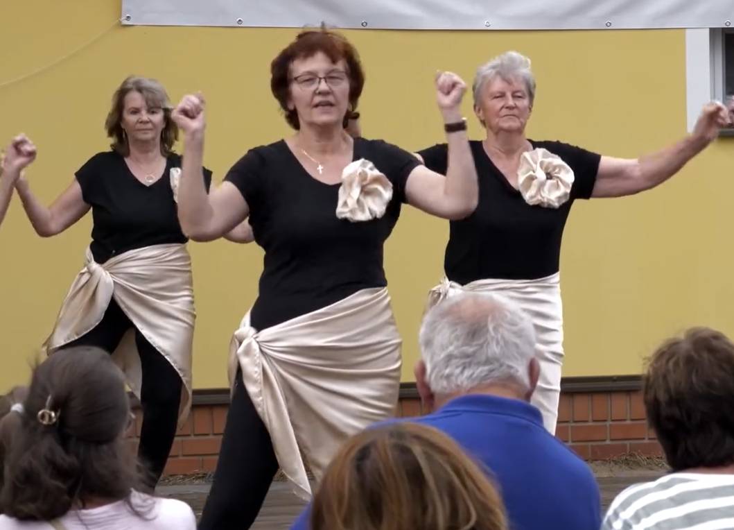 29.8.2025 se na Farním centru konala tradiční akce Mikroregionu Nový dvůr Seniordance. Zde je záznam všech tanečních skupin.