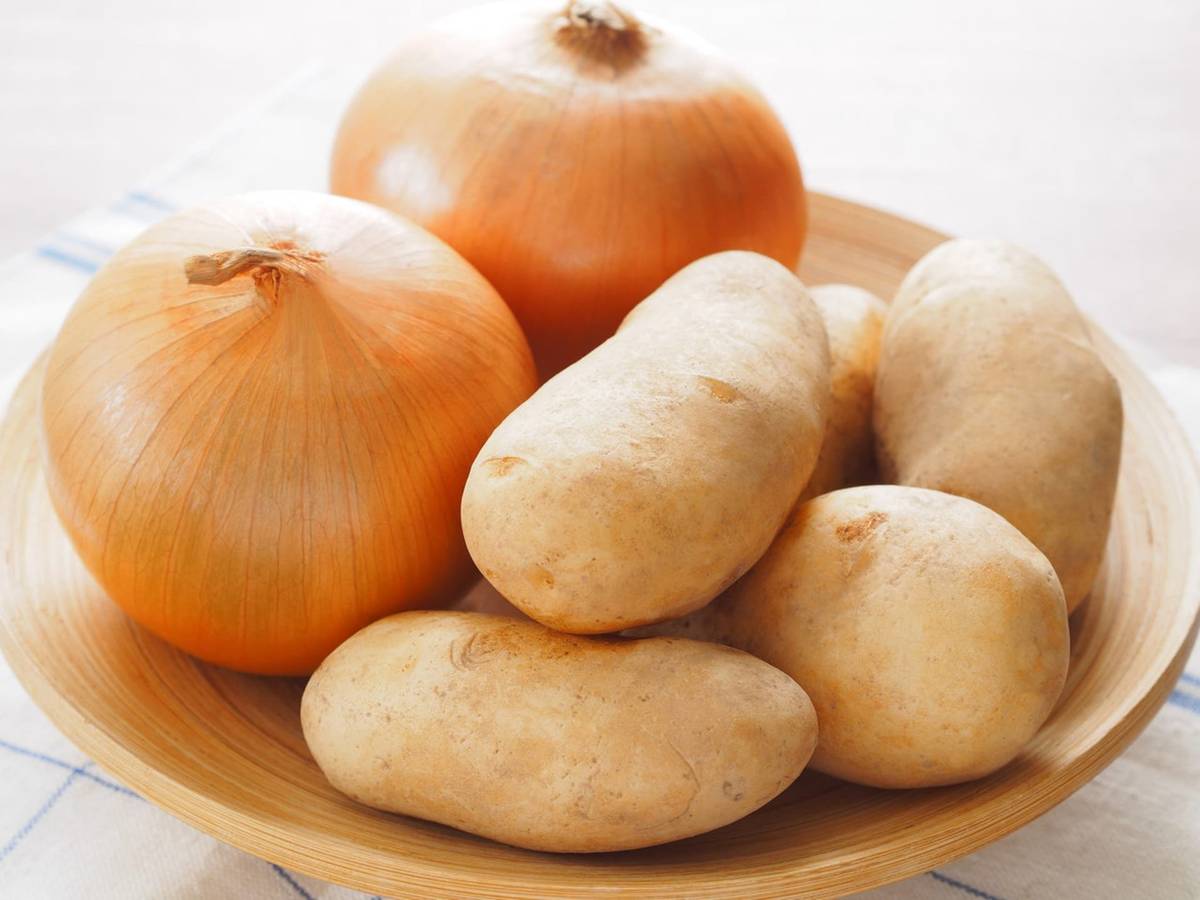 Firma Berousek bude prodávat 3.9.2025  od  9:15 - 9:45 hod u OÚ  brambory 8,-/kg balení 25kg a cibuli 15,-/kg balení 5kg.