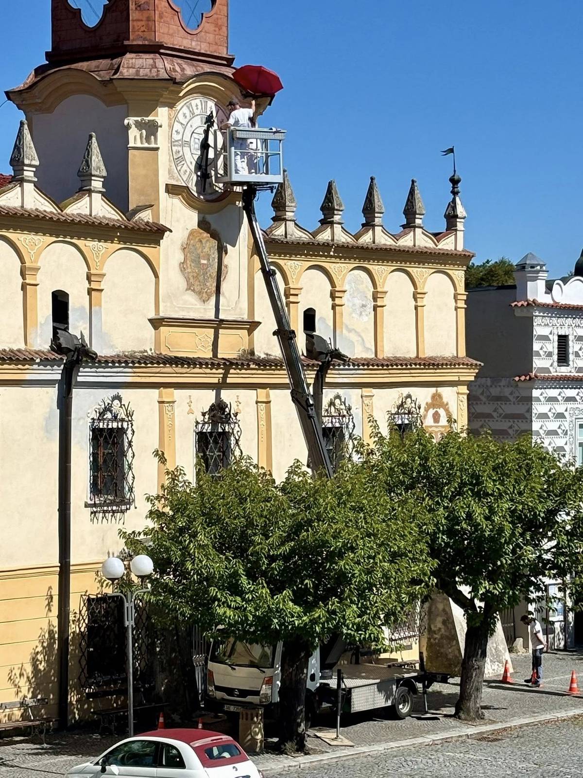 Zpracování projektové dokumentace firmou Masák & Partner pro rekonstrukci Staré radnice pokračuje.  Dnes bylo prováděno dopracování stavebně historického průzkumu. Spolu se zaměřením a dokončenou studií bude odevzdáno na konci září 2025. Dalším dílčím termínem je odevzdání dokumentace pro stavební povolení - 24. února 2026.