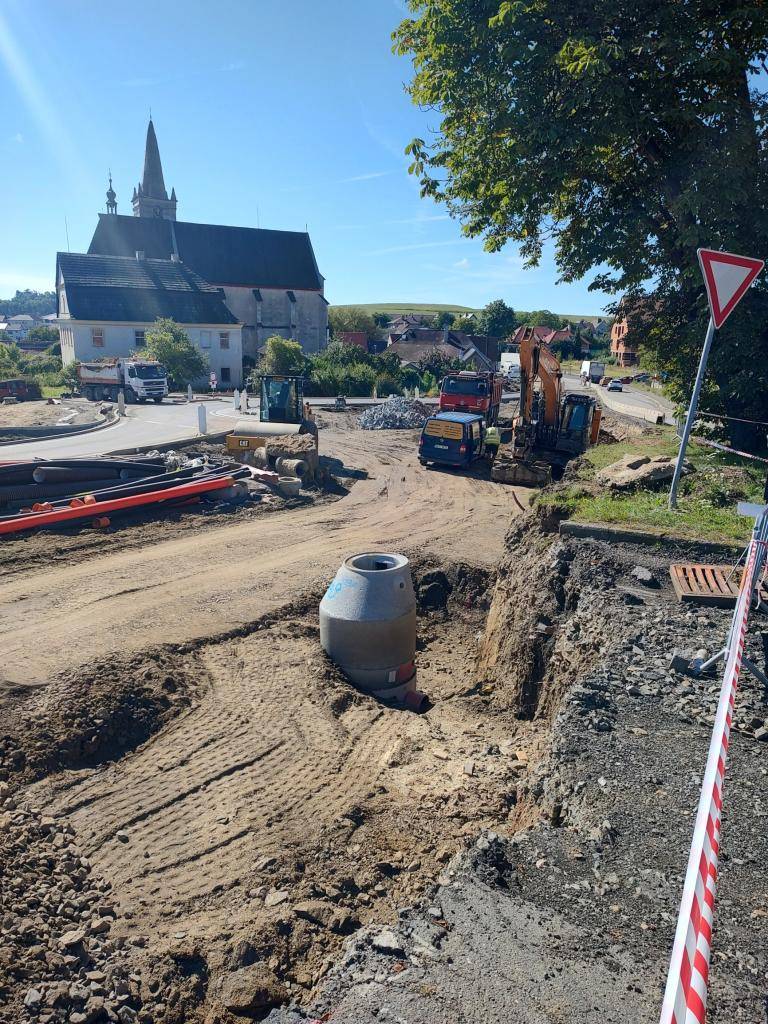 Výstavba okružní křižovatky Miličín 1/3 etapy +  objízdné trasy