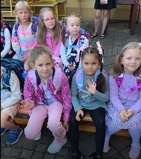 Začátek školního roku ve Vacenovicích :-)  Natočil Filip Zdražil.