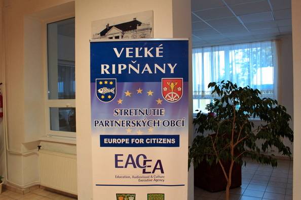 Ve dnech 25.-27.9.2025 pořádá obec zájezd na Mezinárodní setkání partnerských obcí do Velkých Ripňan na Slovensku. Součástí programu je prohlídka Nitry, Piešťan a společenský večer zúčastněných obcí. Předpokládaný odjezd autobusu je ve čtvrtek 25.9.2025 v 10 hodin, návrat v sobotu 27.9.2025 v odpoledních hodinách. Ubytování je zajištěno v hotelu Magnolia Piešťany. Zájemci ať se hlásí co nejdříve v kanceláři obecního úřadu.