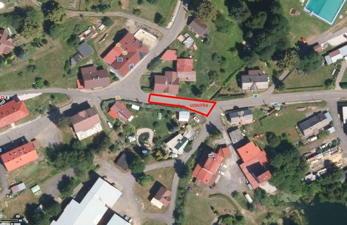 Pozor - od 9.9.2025 do 31.10.2025 bude z důvodu rekonstrukce propustku uzavřena silnice III/2887 v prostoru od křižovatky u samoobsluhy k odbočce u hasičárny. Průjezd od Roztok směrem k "Malé straně a k Vartě" zůstane zachován. Autobusová linka bude v místě uzavírky přerušena. Autobusy se budou otáčet na zastávkách u vápenky a u samoobsluhy.