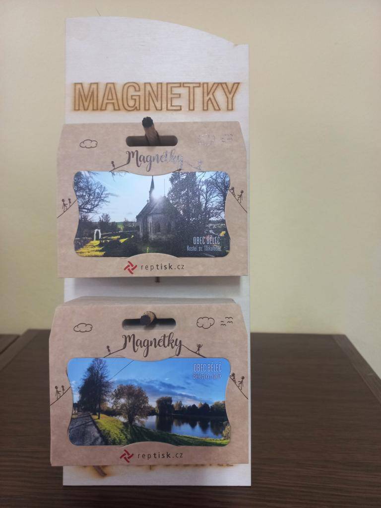 Obec Běleč nabízí k prodeji magnetky s obrázkem naší obce.  K dispozici jsou dvě různé varianty motivů, ze kterých si můžete vybrat.  Magnetky je možné zakoupit na obecním úřadě za 30 Kč.