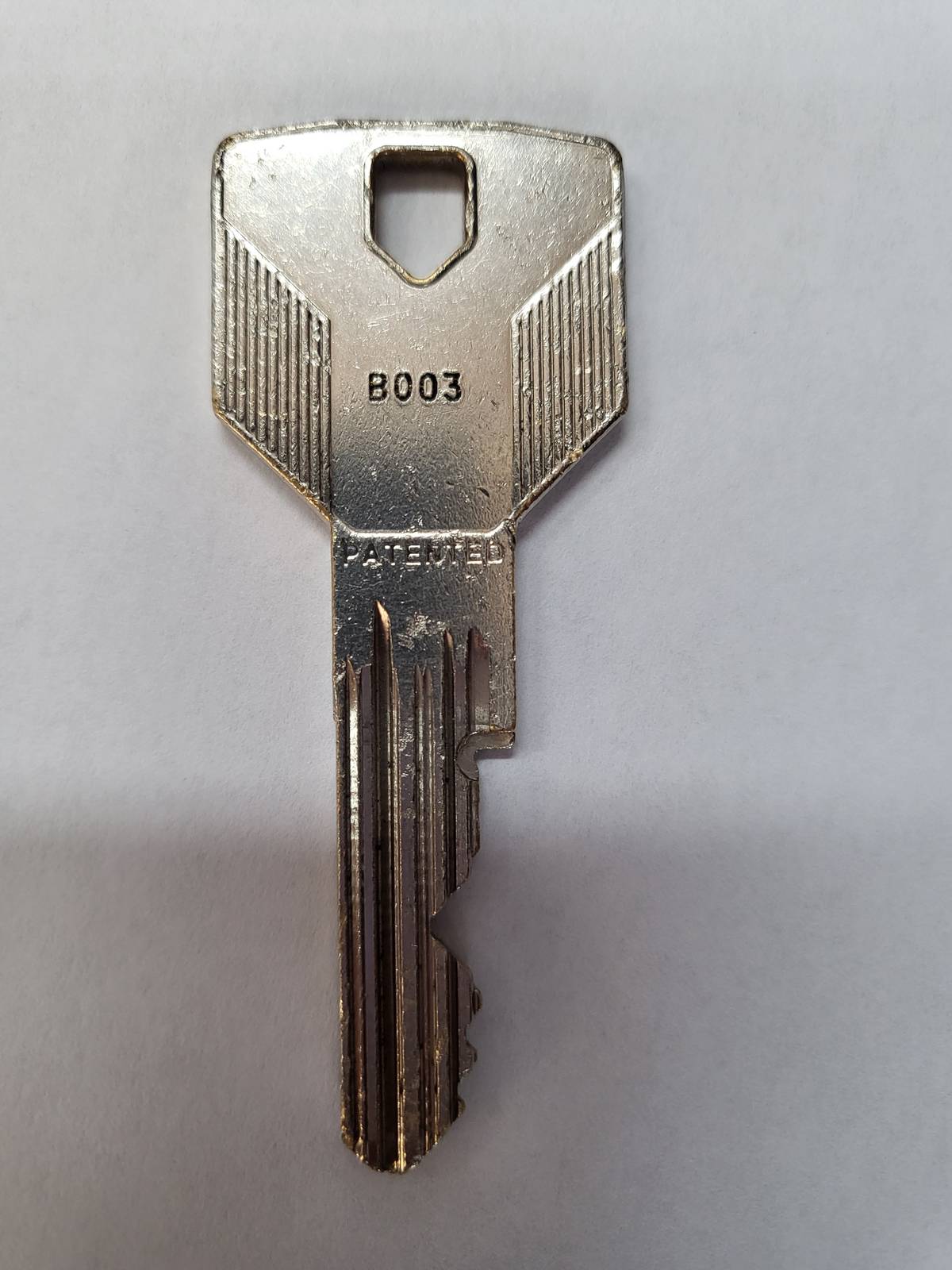 Mezi Ratboří a Sedloven byl nalezen a odevzdán na obecní úřad tento klíč. FAB 80003