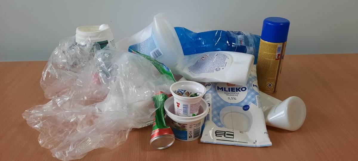 V piatok 5. septembra sa uskutoční plánovaný zber plastov, kovových obalov a tetrapakov. Nádobu (žltú) je potrebné vyložiť ráno do 6:00 hod.. Nevyložené nádoby v deň zberu nebudú obslúžené. Triedením odpadu šetríte nielen našu Zem, ale aj svoje a obecné peniaze.