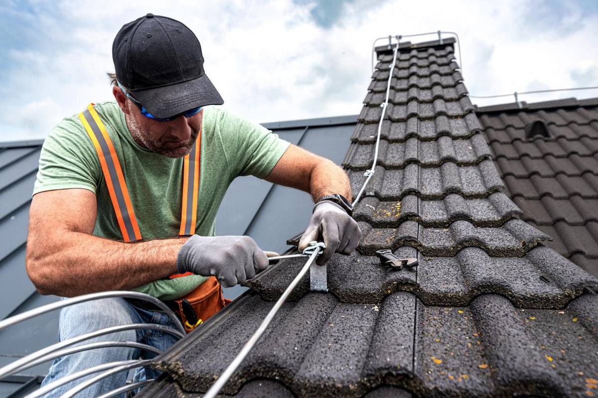 za účelom informovania a zistenia záujmu o vykonanie revízie a servisu všetkých elektrických  zariadení pracovníkmi Východoslovenských elektrických revizií s. r. o.