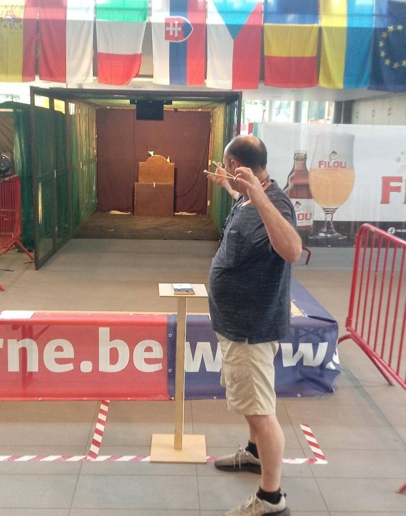 Na přelomu července se v belgickém Deurne konalo mistrovství Evropy ve střelbě z praku. Mezi účastníky se neztratil ani zástupce České republiky a občan Postřekova – Josef Hrubý – Porazílek – který byl navíc nejúspěšnějším členem české výpravy.