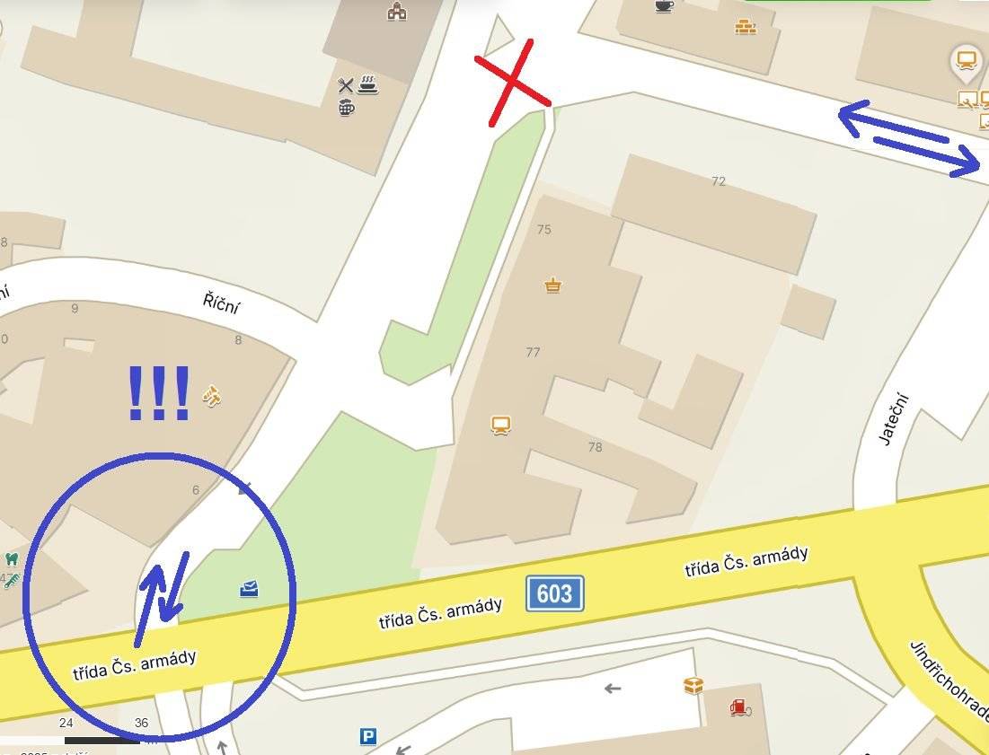 ❗️ Pozor, dbejte zvýšené opatrnosti na Malém náměstí, protože bude po dobu 3 dnů neprůjezdné z důvodu propojení severní a jižní části kanalizačním řadem. Jednosměrka na výjezdu z Malého náměstí, podél prodejny Kukačka, bude dočasně obousměrná  ❗️  Děkujeme za pochopení.