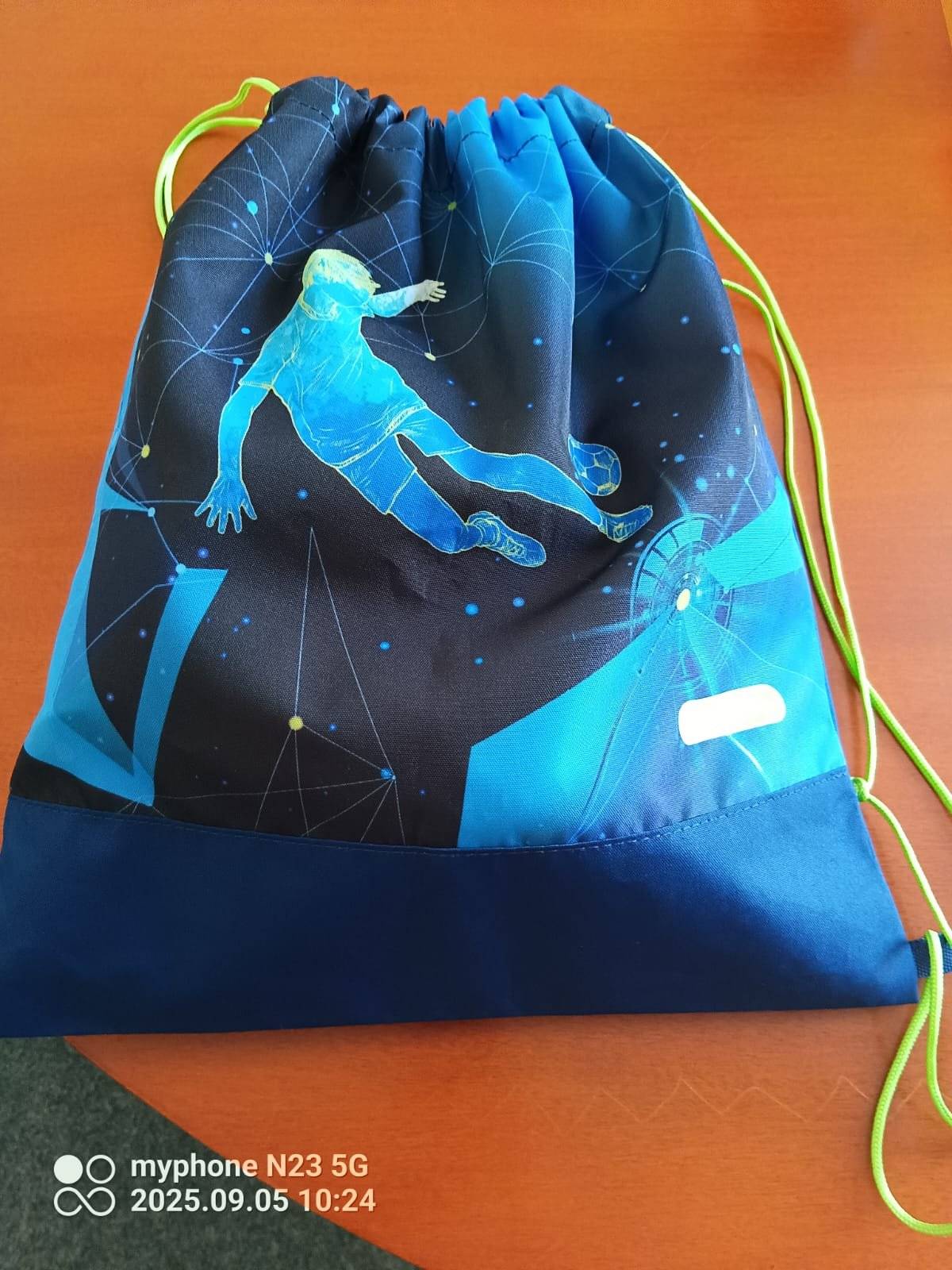 Na zastávce u obecního úřadu se našel vak na záda. Majitel ať se staví na úřad.