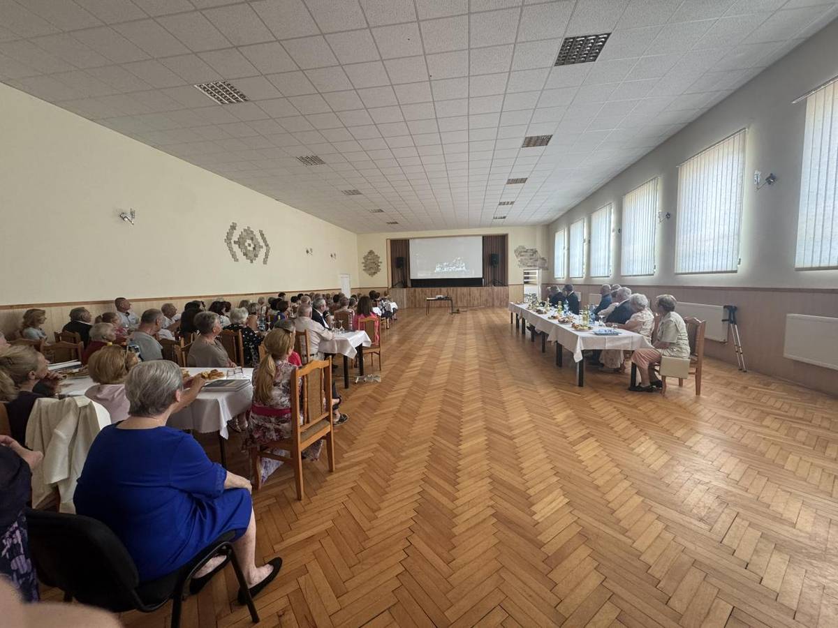 V nedeľu sme si uctili v našej obci pamiatku 100. výročia narodenia nášho rodáka a čestného občana prof. ThDr. Jozefa Heribana, SDB, Dr.h.c.. Pri posedení sme premietali udelenie čestného občianstva p. Heribanovi, ako aj smútočnú rozlúčku.