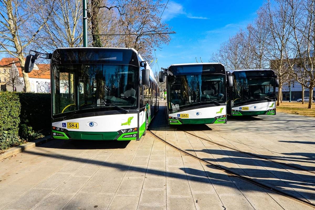 Z důvodu ukončení prací v ulici Štefánikova dojde od 21. 9. 2025 k navrácení denních linek MHD 10, 13, 23 na pravidelné trasy do Štefánikovy ulice. Noční linky N2, N5 se navrátí na pravidelné trasy od noci z 21. na 22. 9. 2025. Současně dojde ke zrušení náhradních zastávek na objízdných trasách.