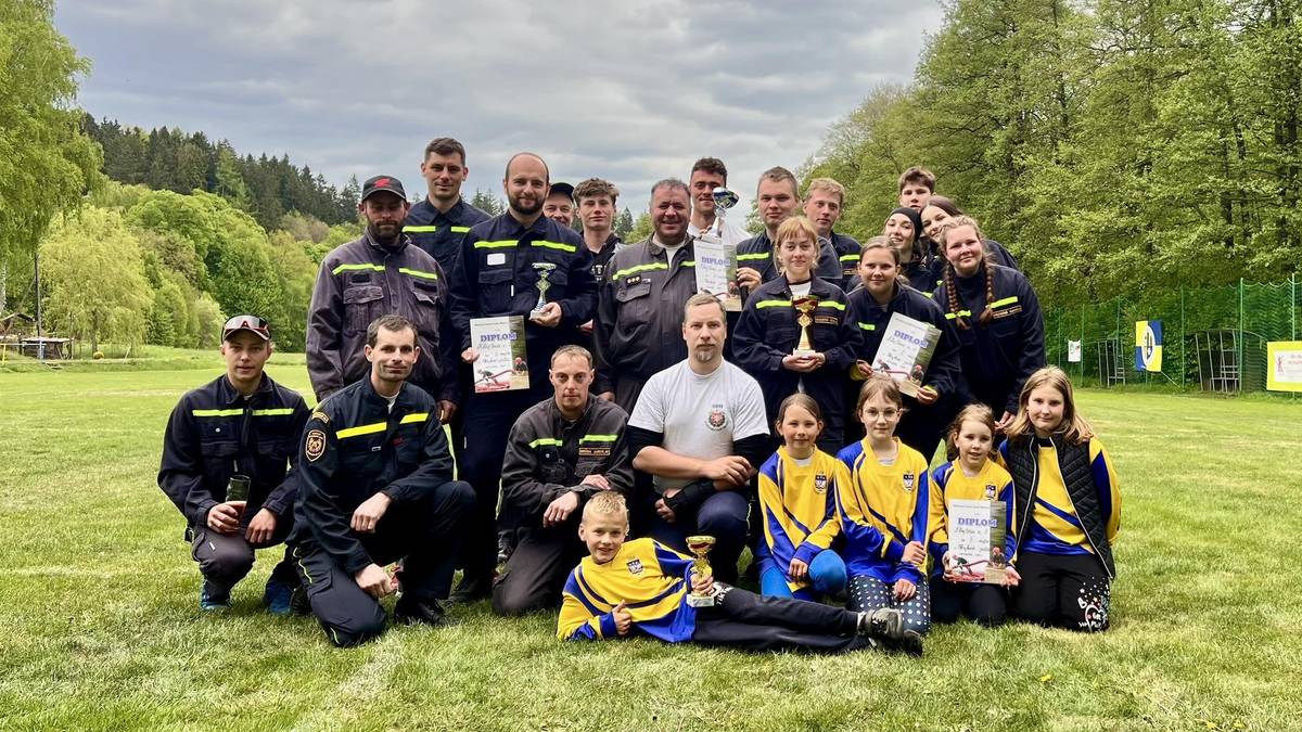 Milí občané, náš Sbor dobrovolných hasičů Klášterec nad Orlicí se zapojil do celostátní ankety "Anketa dobrovolných hasičů roku 2025". Je to krásná příležitost ukázat, jak si jejich obětavé práce vážíme.                                                  Hlasovat můžete jednoduše online zde: https://www.adhr.cz/hlasovani-sbory/ Každý hlas pomáhá! Podpořme společně naše hasiče, kteří jsou vždy připraveni pomáhat nám všem.