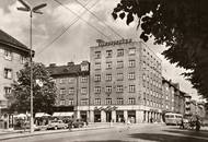 Pobočka Mototechny v Hradci Králové na tehdejším Gottwaldově náměstí. 60. léta.